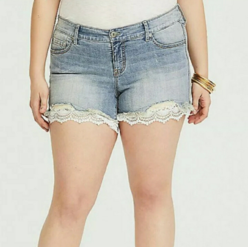 Torrid Womens Jean Shorts Light Wash With Lace 12